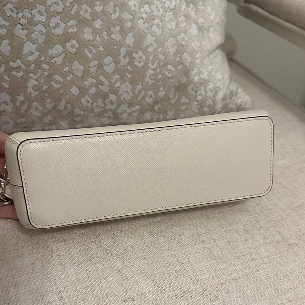 Kate Spade Ivory Crossbody Bag with Gold Chain - Picture 6 of 6